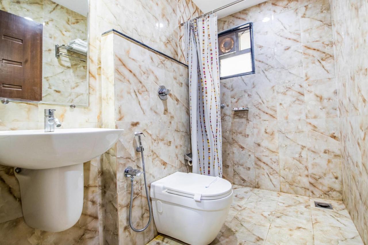 Capital O 22439 Ratna Forever Hotel Karkal Ngoại thất bức ảnh