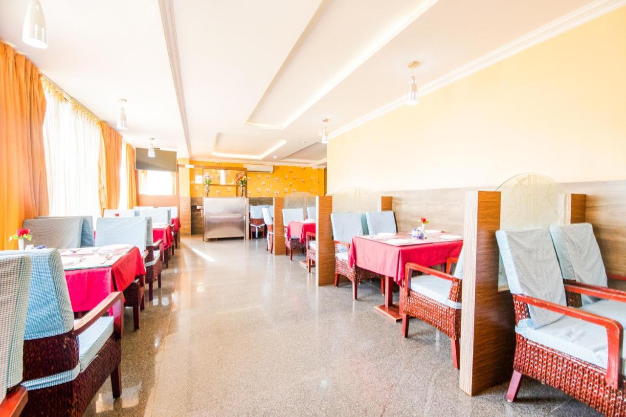 Capital O 22439 Ratna Forever Hotel Karkal Ngoại thất bức ảnh