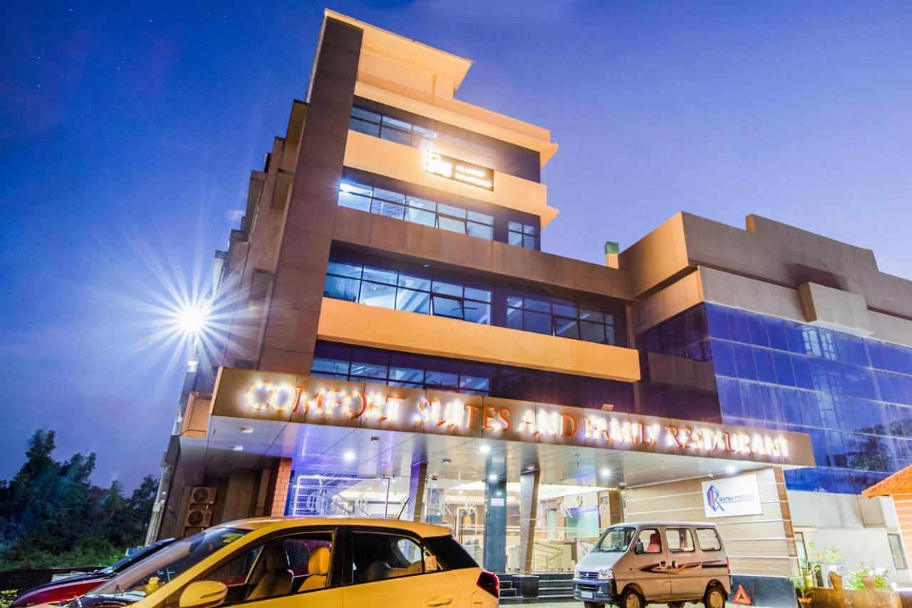 Capital O 22439 Ratna Forever Hotel Karkal Ngoại thất bức ảnh