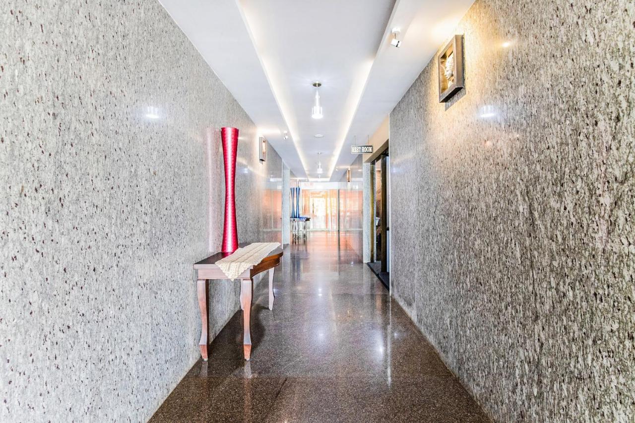 Capital O 22439 Ratna Forever Hotel Karkal Ngoại thất bức ảnh