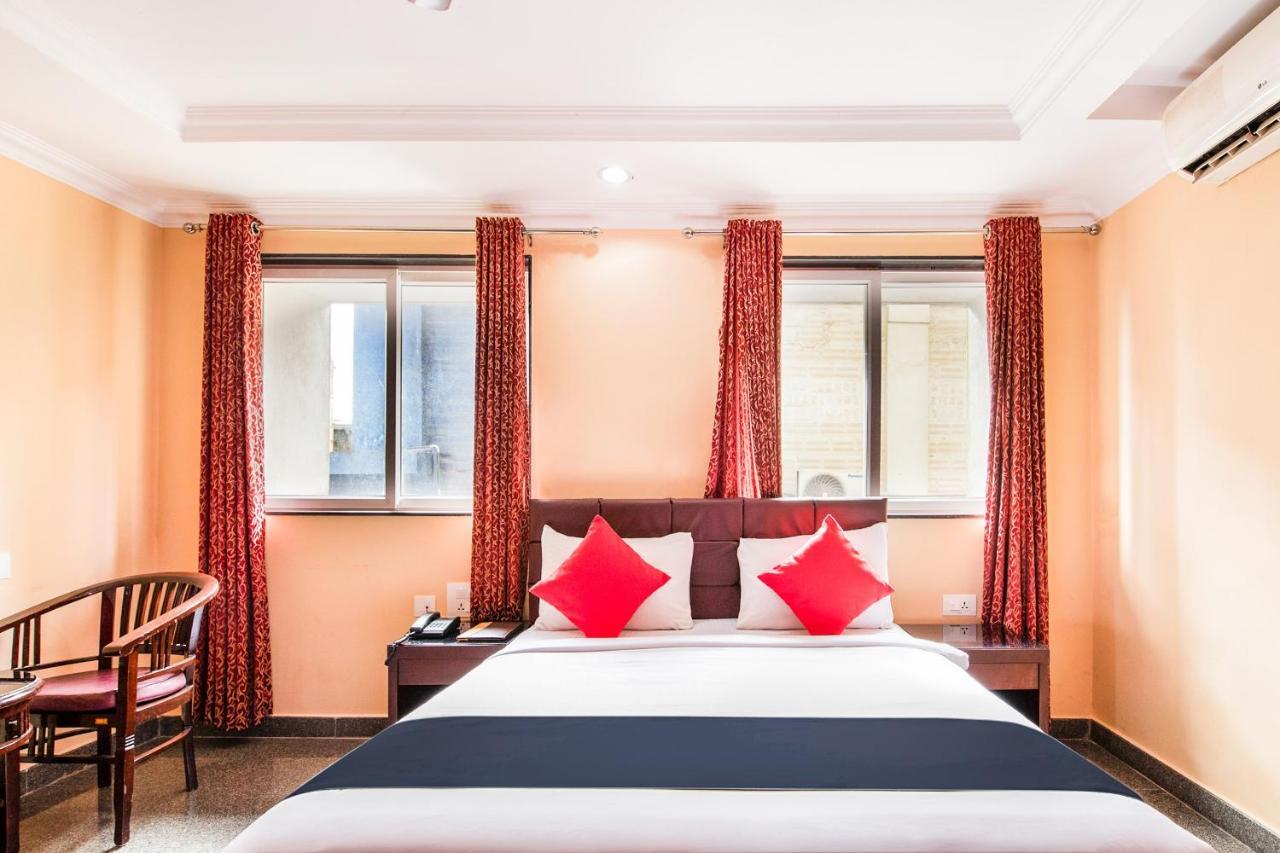Capital O 22439 Ratna Forever Hotel Karkal Ngoại thất bức ảnh
