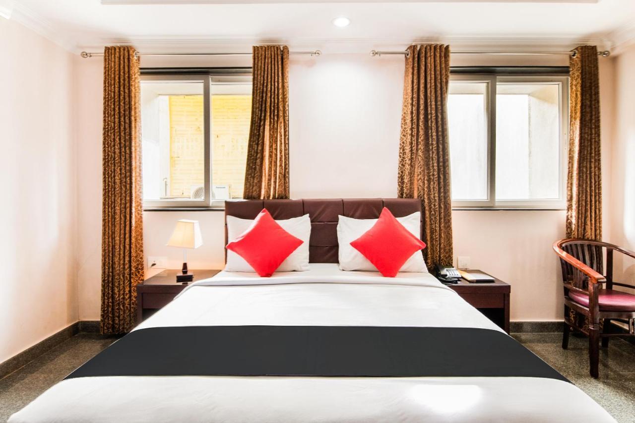 Capital O 22439 Ratna Forever Hotel Karkal Ngoại thất bức ảnh