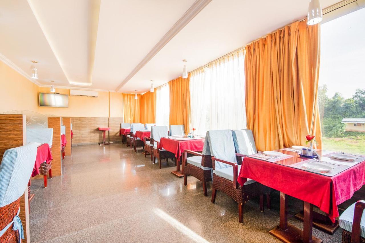 Capital O 22439 Ratna Forever Hotel Karkal Ngoại thất bức ảnh