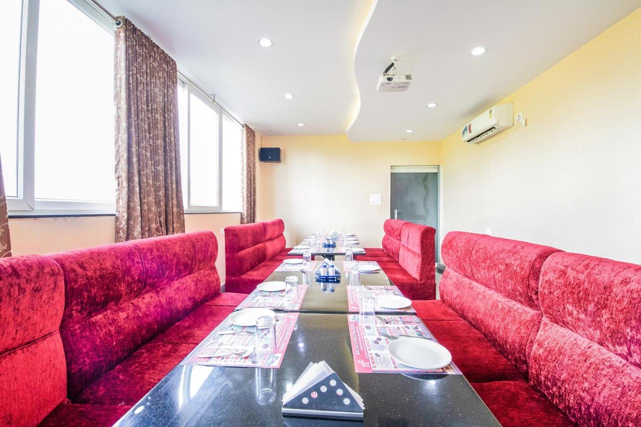 Capital O 22439 Ratna Forever Hotel Karkal Ngoại thất bức ảnh