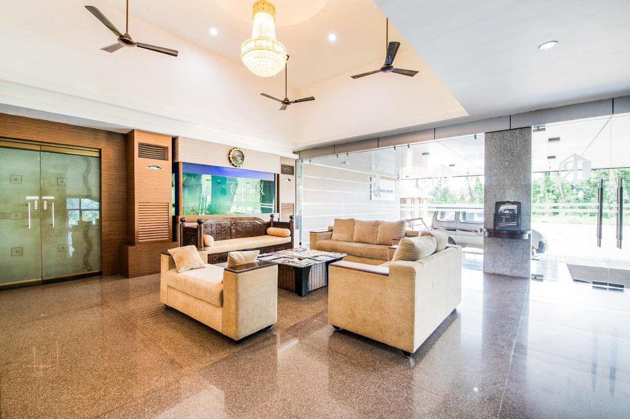 Capital O 22439 Ratna Forever Hotel Karkal Ngoại thất bức ảnh