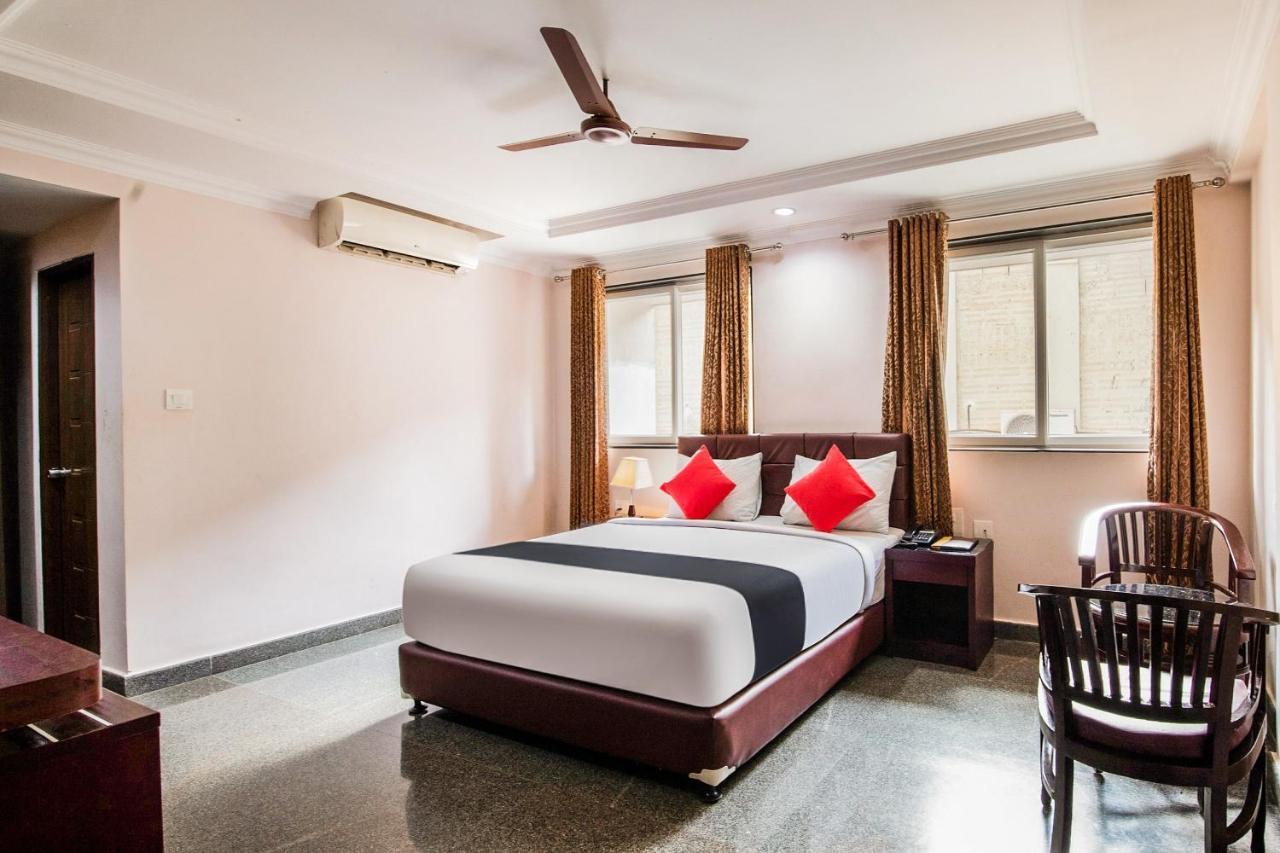 Capital O 22439 Ratna Forever Hotel Karkal Ngoại thất bức ảnh