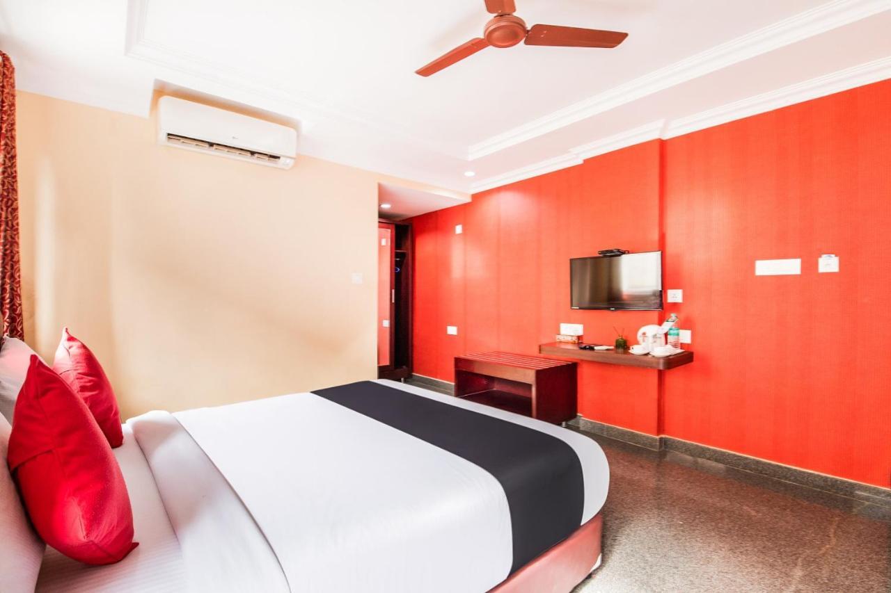 Capital O 22439 Ratna Forever Hotel Karkal Ngoại thất bức ảnh
