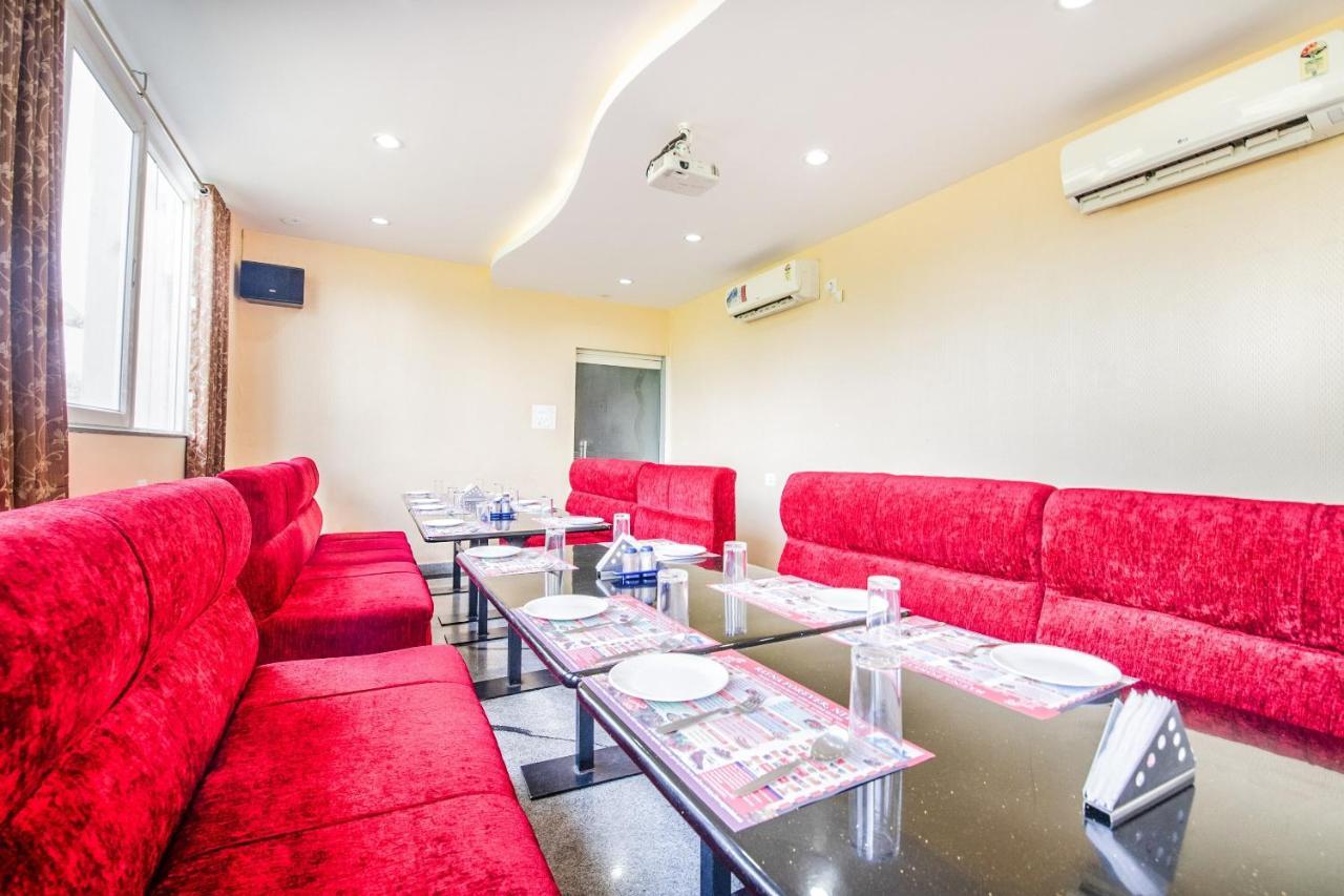 Capital O 22439 Ratna Forever Hotel Karkal Ngoại thất bức ảnh