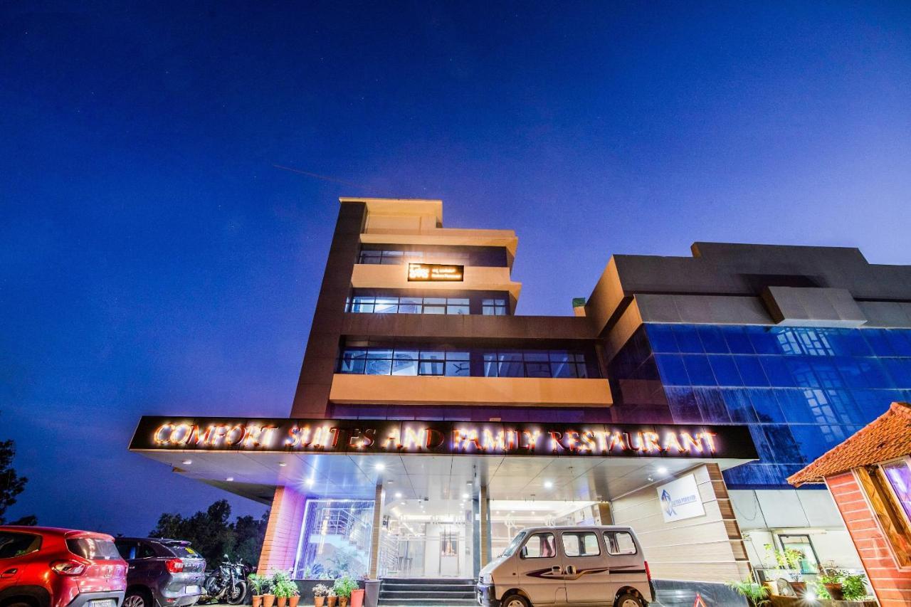 Capital O 22439 Ratna Forever Hotel Karkal Ngoại thất bức ảnh